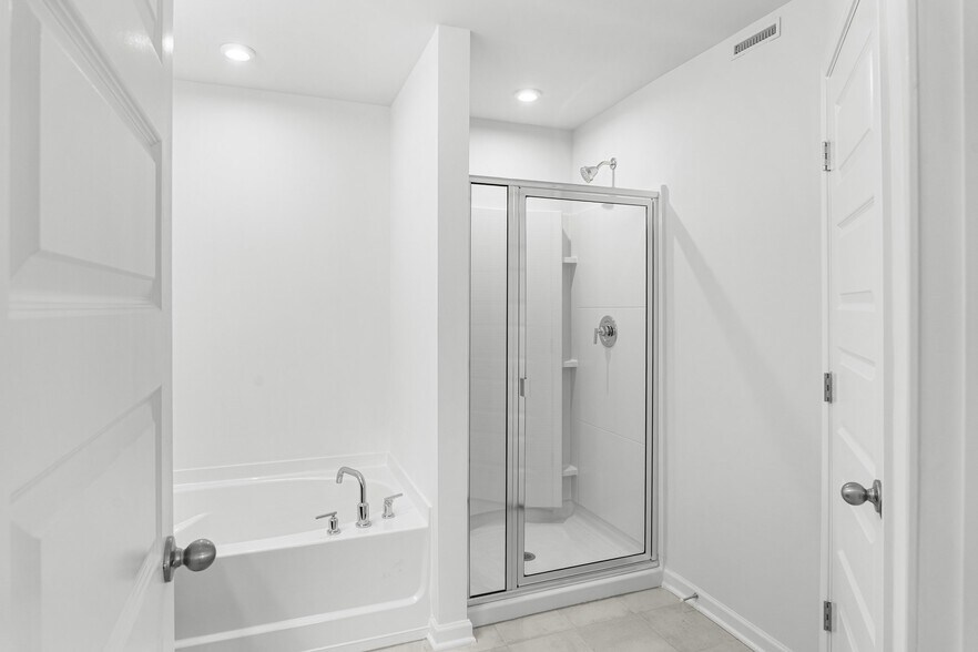 Building Photo - 5338 Bellflower Hls