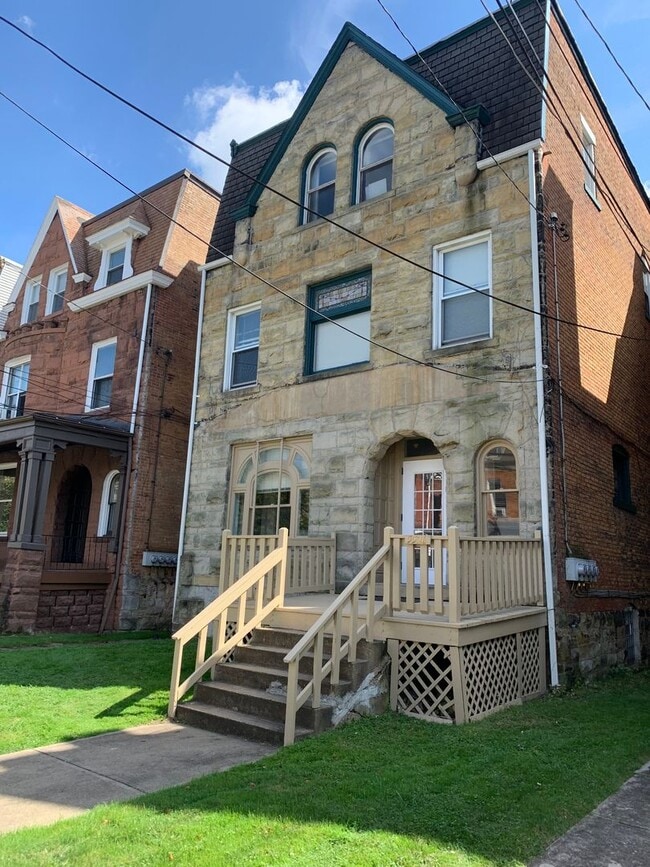 Building Photo - 5526 Howe St