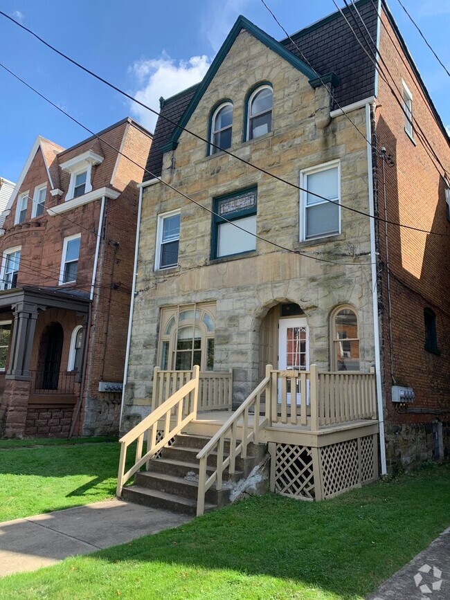Building Photo - 5526 Howe St