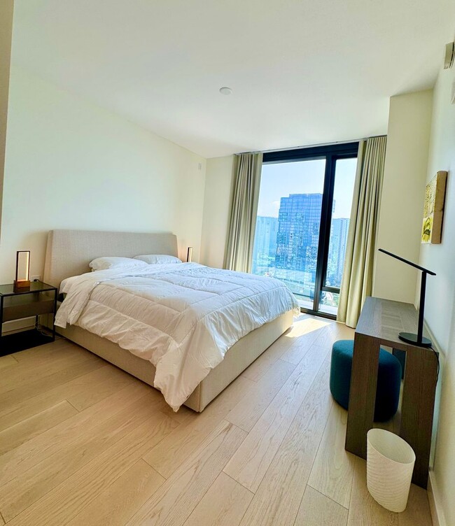 Building Photo - Fully Furnished unit in the NEW-VICTORIA P...