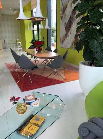 Building Photo - 501 NE 31st St