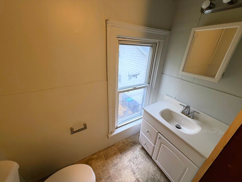 Building Photo - 142 State St