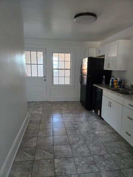 Building Photo - 315 Hillcrest Dr