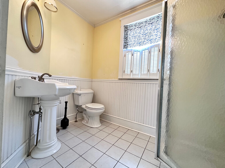 Primary Photo - 1326 E Washington St