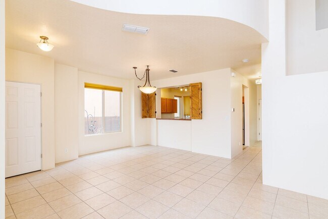 Building Photo - 7 E Saddleback Mesa