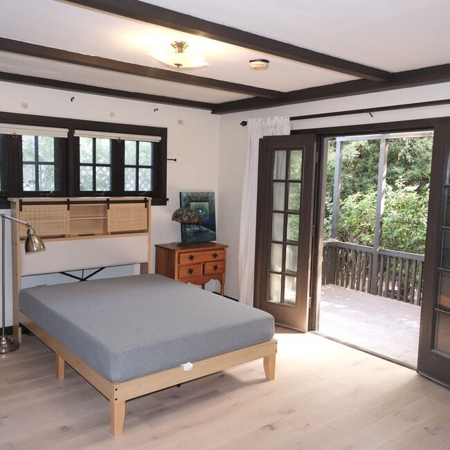 Building Photo - SPACIOUS MANSION WITH 2 PRIVATE ROOMS *FOR...
