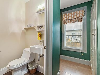 Building Photo - 114 Cabot St