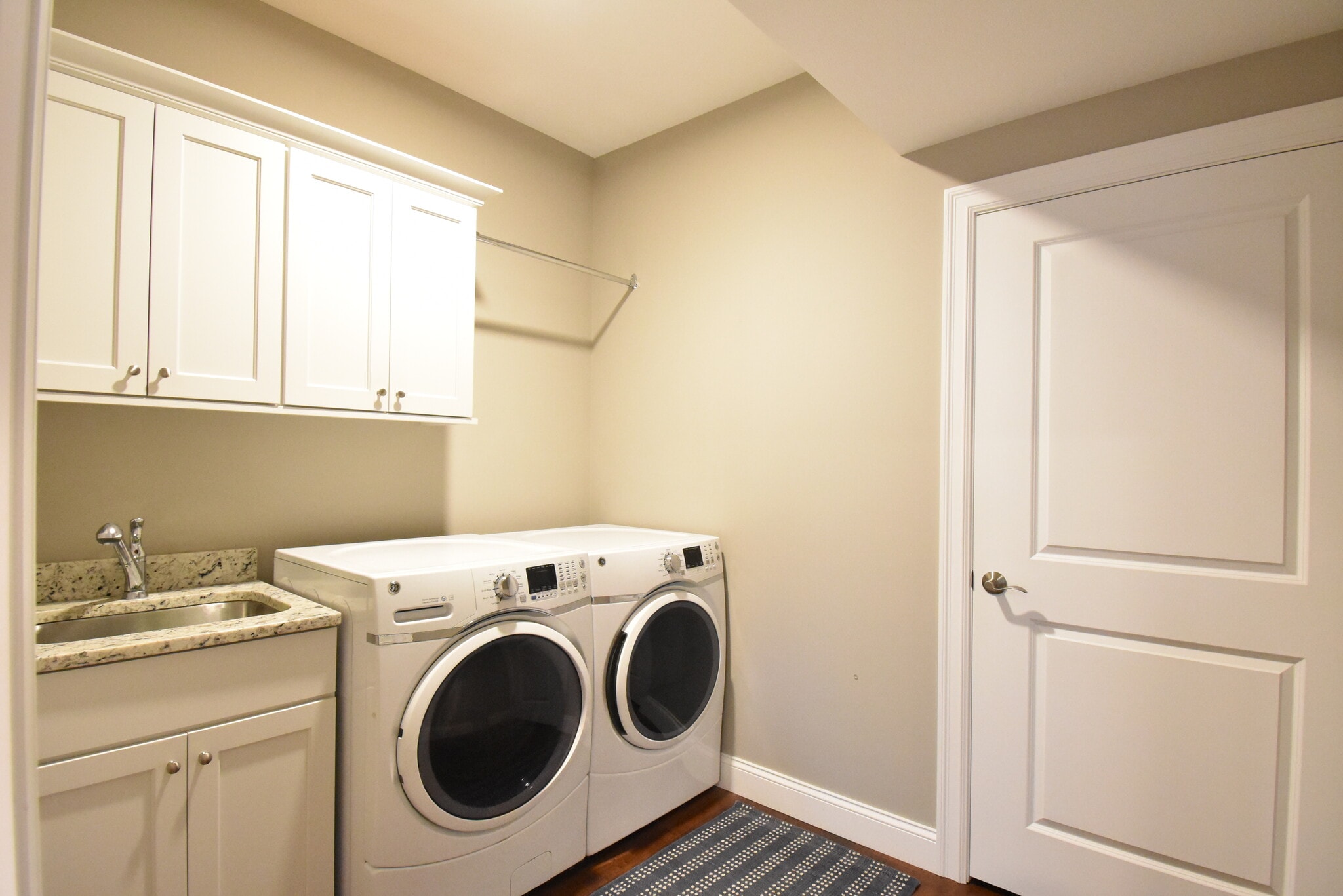 Laundry - 607 Randolph St