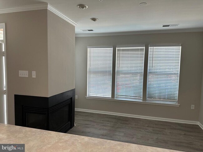 Building Photo - 15618 Everglade Ln
