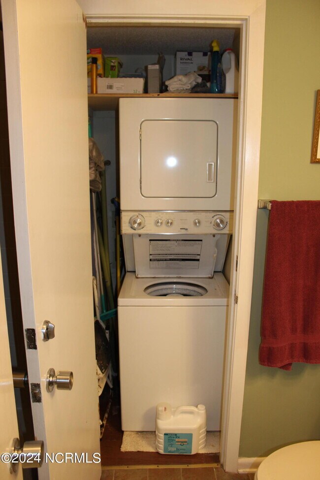 Building Photo - 250 Sugar Gum Ln