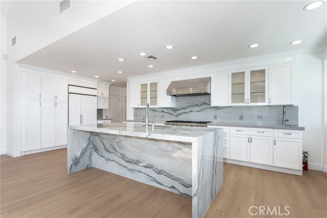 Building Photo - 16973 Strawberry Dr