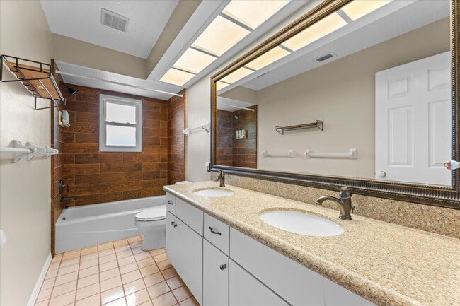 Building Photo - RENT THIS EXTRAORDINARY WATERFRONT HOME