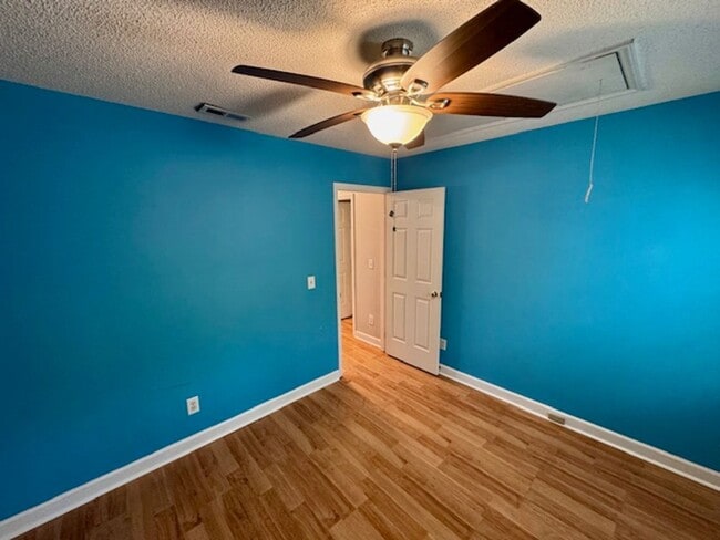 Building Photo - Elegant 2-Story Townhome with Sunroom & Lu...