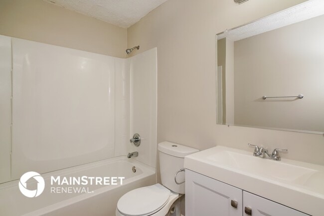 Building Photo - 1339 S 28th St