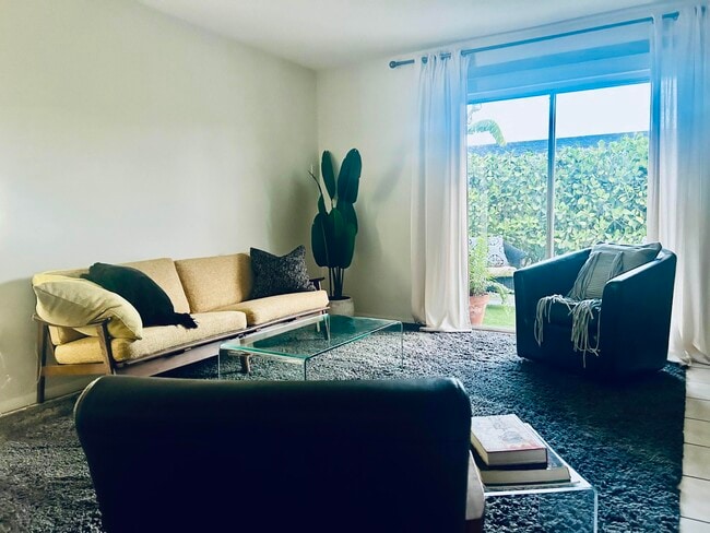 Primary Photo - 3403 Hi St