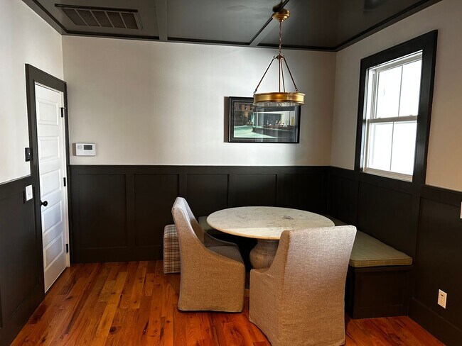 Building Photo - UNFURNISHED Beautiful Large Home Available Now on North Walnut in Fayetteville !!