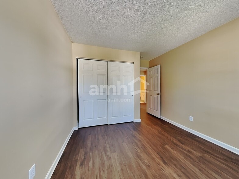 Building Photo - 430 Rockbridge Dr