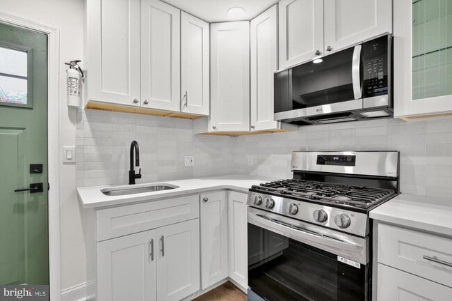 Building Photo - 2447 Turner St