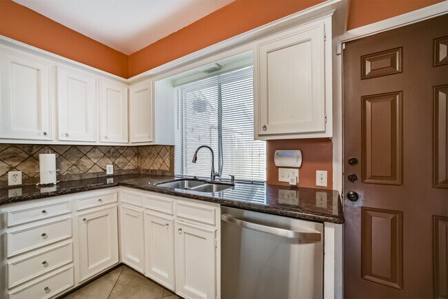 Building Photo - 4708 N Cashel Cir