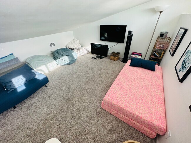 Building Photo - 12274 1st St W