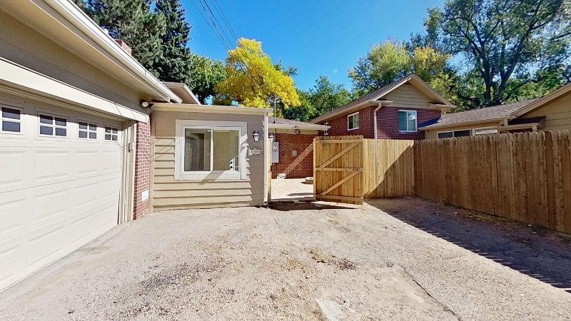 Building Photo - 1105 N Monaco St Pkwy