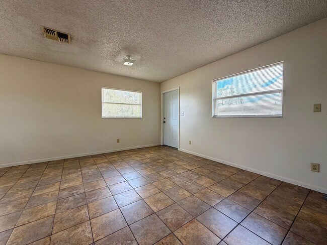 Building Photo - 24 Euclid Dr