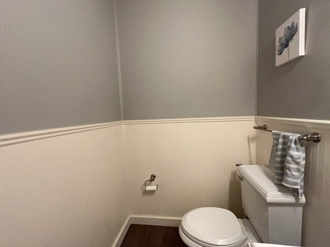 Building Photo - 3909 Meadow Dr