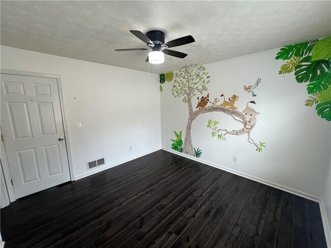 Building Photo - 5568 Elderberry Ln