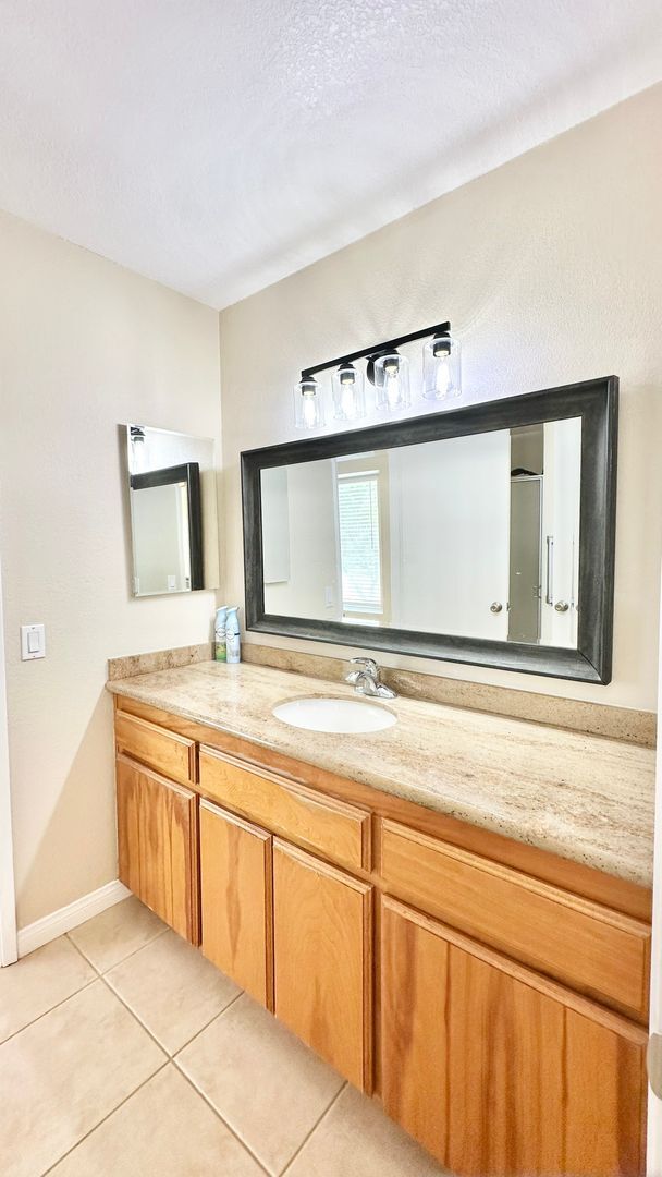 Building Photo - Wonderful Single Story Ranch Style Home on Sprawling Country Property in Vista!