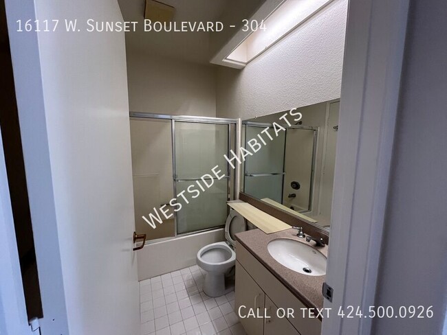 Building Photo - 16117 W Sunset Blvd