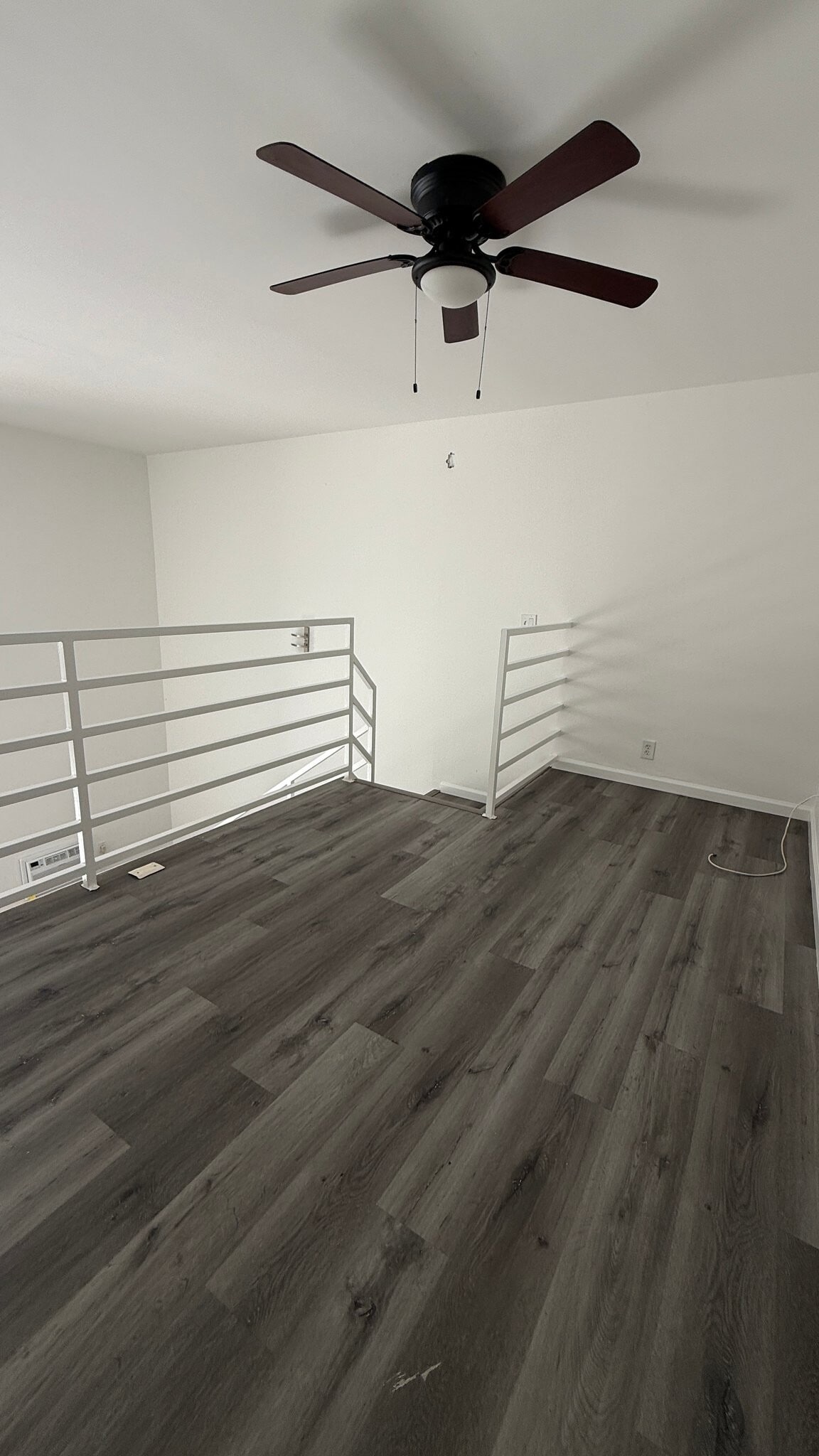 Building Photo - 7044 Hawthorn Ave