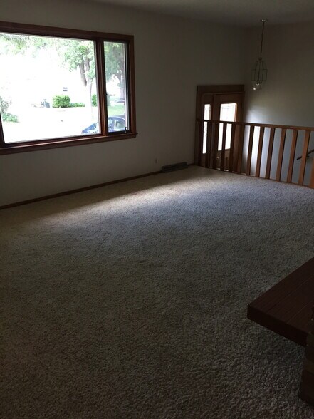 Living Room - 628 Johanna Avenue Southeast