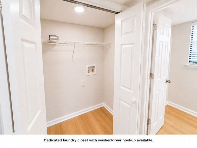 Building Photo - End Unit 2BR/2BA One-Level Condo with Screened Porch in Powder Springs