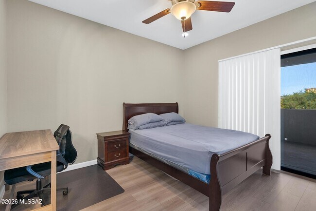 Building Photo - 2550 E River Rd