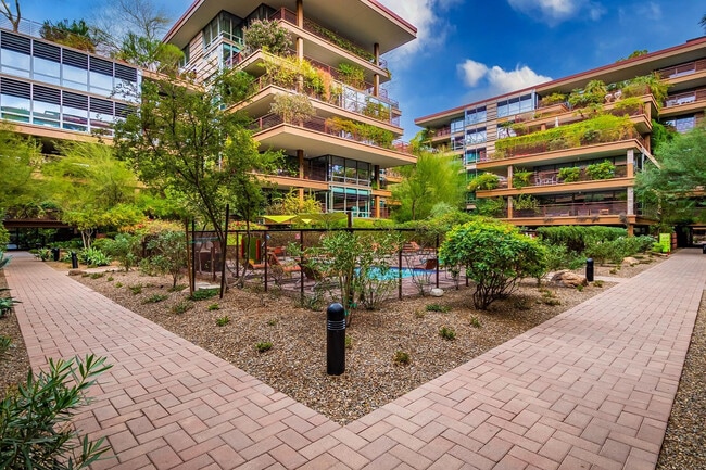 Building Photo - 7147 E Rancho Vista Dr