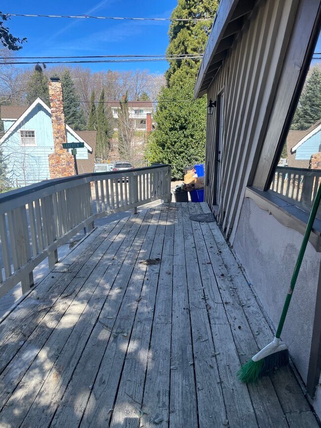 Building Photo - Minutes from Lake Arrowhead!