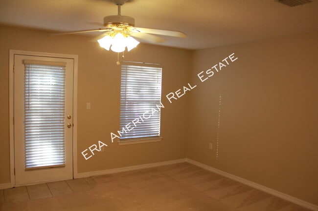 Building Photo - 976 Scenic Oak Ln