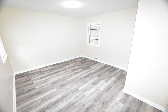 Building Photo - 451 Marion Ave