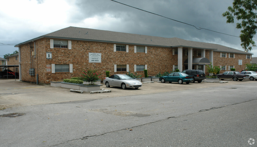 Building Photo - Colonial West