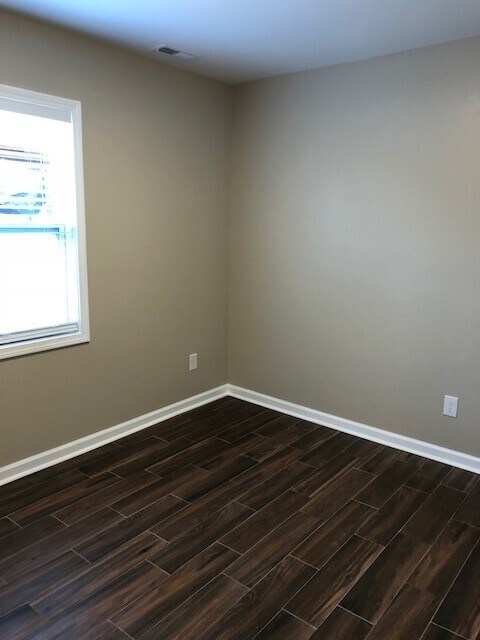 Building Photo - 1209 Chester Ave