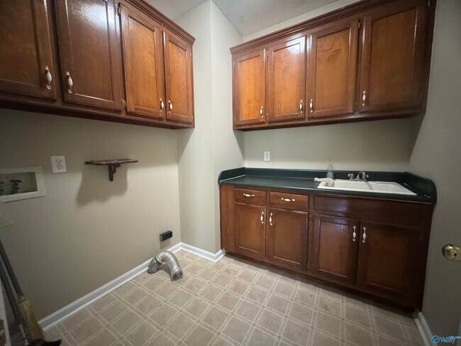 Building Photo - 109 Simmons Dr