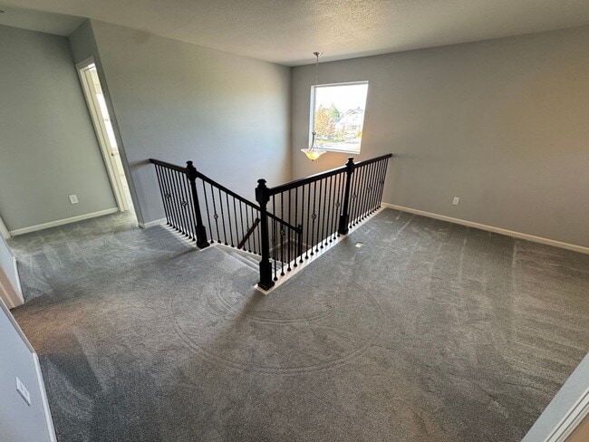 Building Photo - Beautiful spacious home in a lovely quiet ...