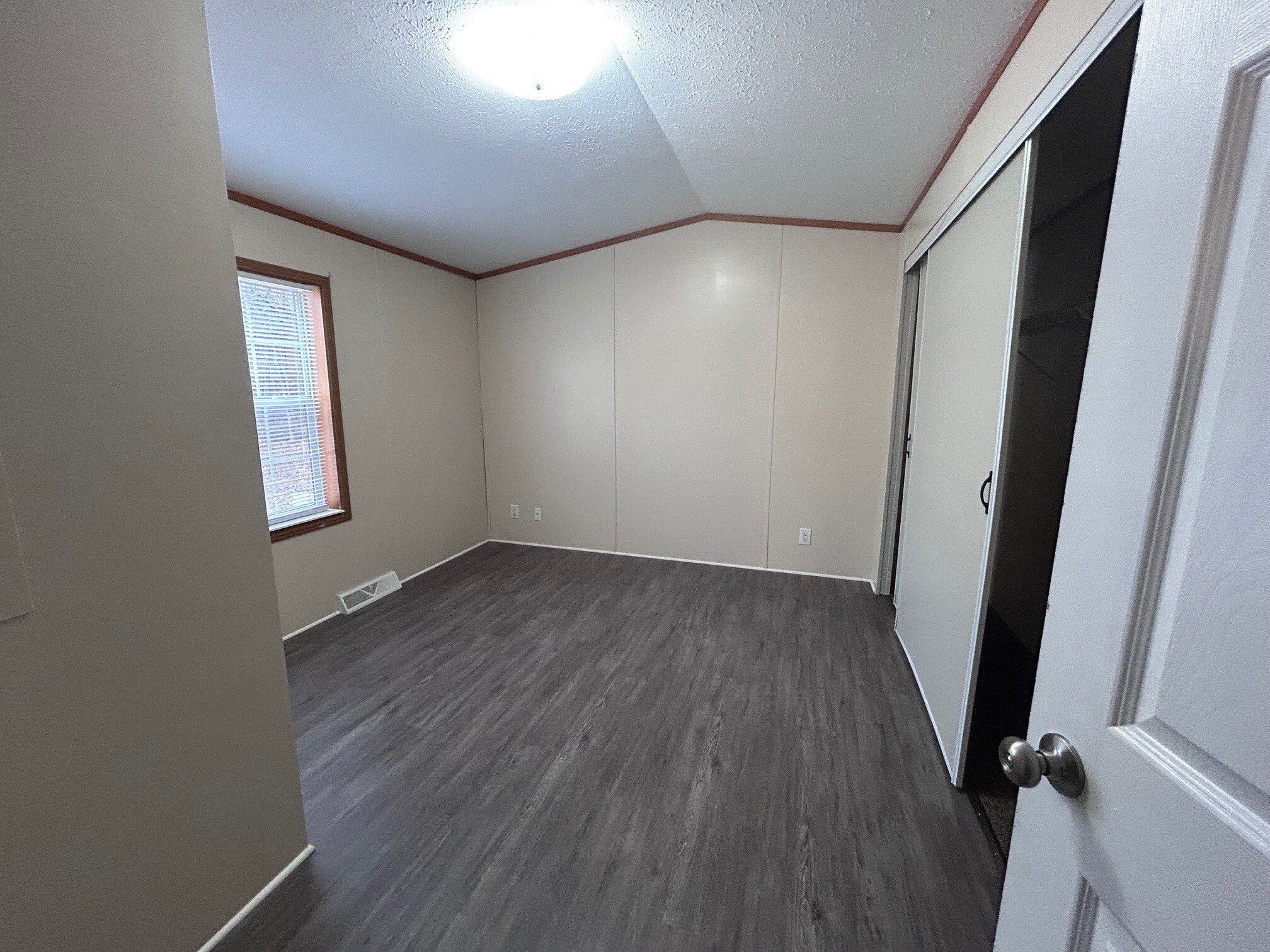 Building Photo - 17 Deer Run Pky