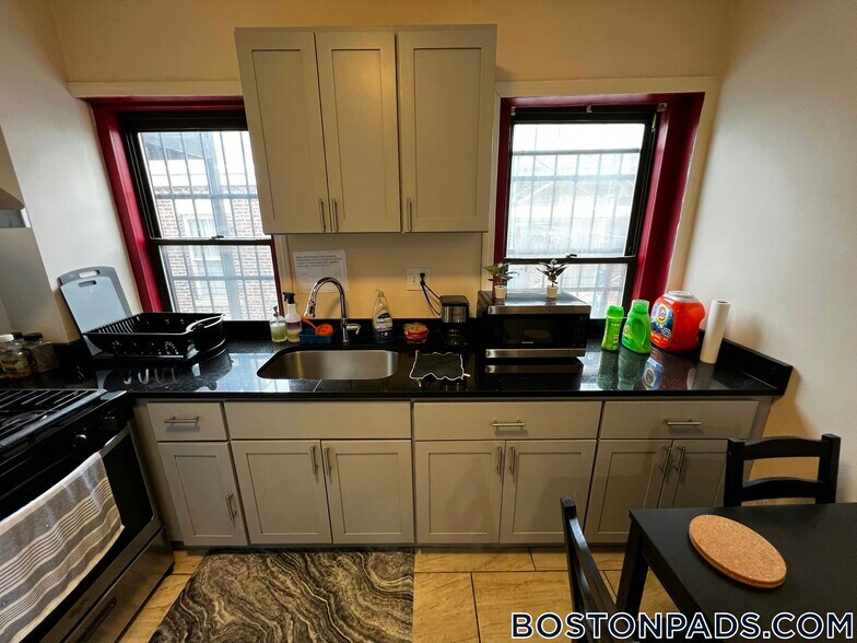 Building Photo - 871 Harrison Ave