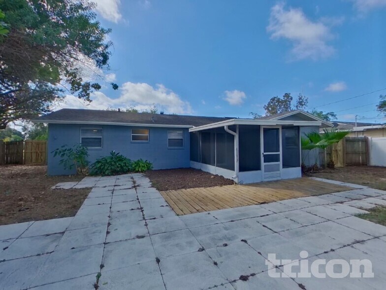 Building Photo - 8589 Lantana Dr