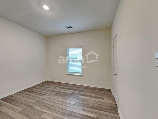 Building Photo - 1270 Treeta Trail