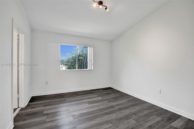 Building Photo - 5409 SW 41st St