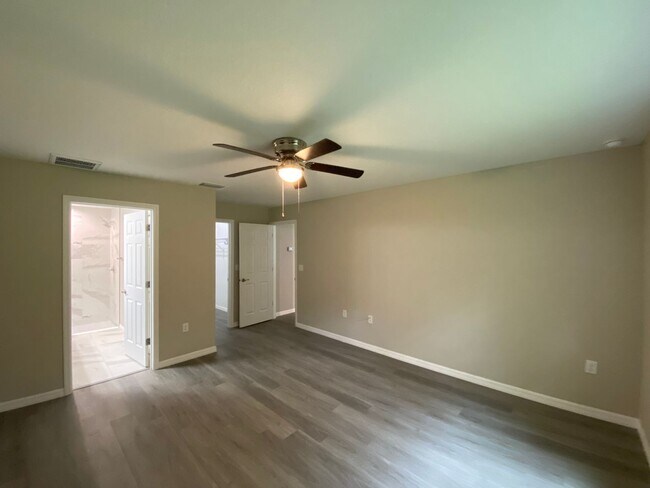 Building Photo - Custom Home - Desirable SW Ocala Neighborhood 3/2/2 **Won't Last**