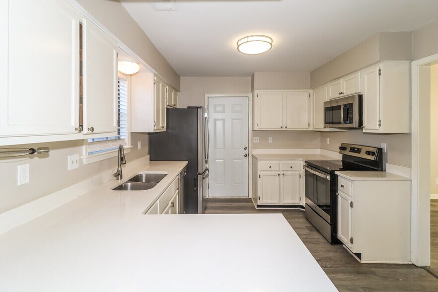 Building Photo - 2464 Green Glen Dr