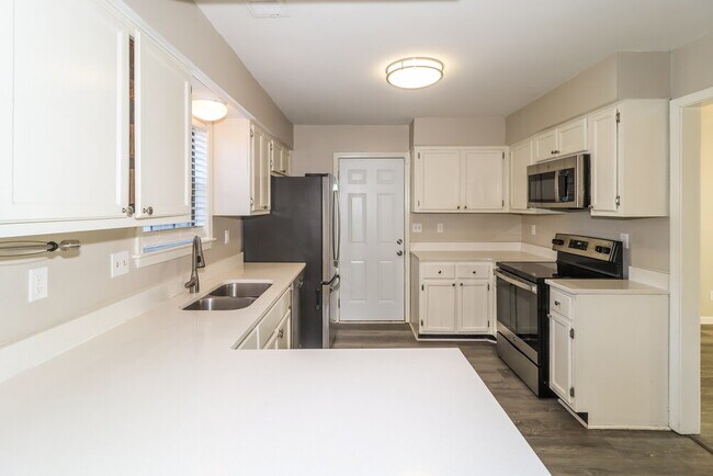 Building Photo - 2464 Green Glen Dr